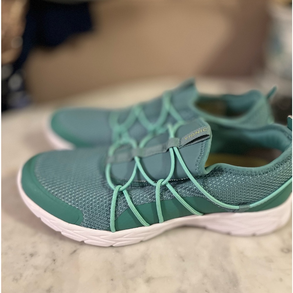EUC Vionic Aqua BriskJada Slip On Leisure Shoe Sz 8.5